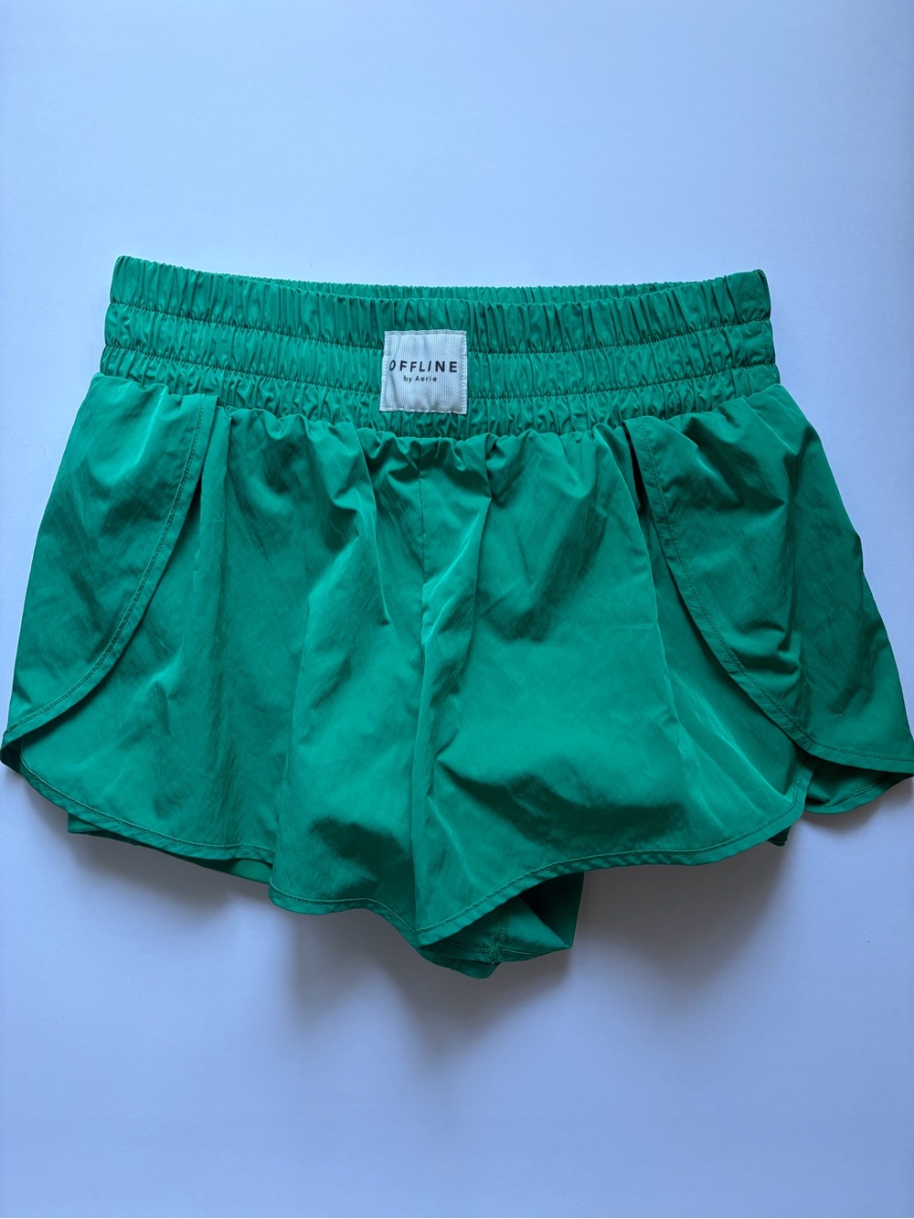 OFFLINE by Aerie The Hugger shorts in a kelly green. Size: Large - Picture 2 of 10